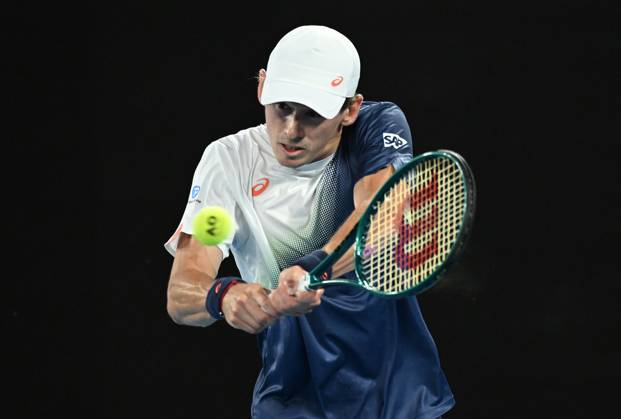 TENNIS AUSTRALIAN OPEN, Alex De Minaur of Australia returns during his round 4 match against Alex Michelsen of USA during the 2025 Australian Open at Melbourne Park in Melbourne, Monday, January 20, 2025. ( NO ARCHIVING, EDITORIAL USE ONLY,&nbsp;NO USE IN BOOKS WITHOUT CONSENT MELBOURNE VICTORIA AUSTRALIA  Copyright: xJAMESxROSSx 20250120178101005800