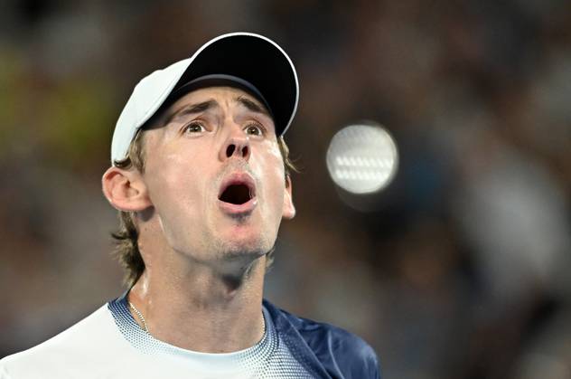 TENNIS AUSTRALIAN OPEN, Alex De Minaur of Australia reacts after winning the 2nd set during his round 4 match against Alex Michelsen of USA during the 2025 Australian Open at Melbourne Park in Melbourne, Monday, January 20, 2025. ( NO ARCHIVING, EDITORIAL USE ONLY, NO USE IN BOOKS WITHOUT CONSENT MELBOURNE VICTORIA AUSTRALIA Copyright: xJAMESxROSSx 20250120142836438199