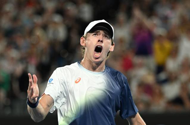 TENNIS AUSTRALIAN OPEN, Alex De Minaur of Australia reacts after winning the 2nd set during his round 4 match against Alex Michelsen of USA during the 2025 Australian Open at Melbourne Park in Melbourne, Monday, January 20, 2025. ( NO ARCHIVING, EDITORIAL USE ONLY, NO USE IN BOOKS WITHOUT CONSENT MELBOURNE VICTORIA AUSTRALIA Copyright: xJAMESxROSSx 20250120164659062794