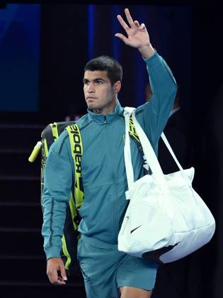 TENNIS AUSTRALIAN OPEN, Carlos Alcaraz of Spain arrives to his 1 4 final match against Novak Djokovic of Serbia during the 2025 Australian Open at Melbourne Park in Melbourne, Tuesday, January 21, 2025. ( NO ARCHIVING, EDITORIAL USE ONLY, NO USE IN BOOKS WITHOUT CONSENT MELBOURNE VICTORIA AUSTRALIA Copyright: xJOELxCARRETTx 20250121129639797888
