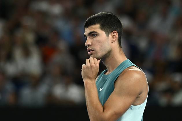 TENNIS AUSTRALIAN OPEN, Carlos Alcaraz of Spain reacts during his 1 4 final match against Novak Djokovic of Serbia during the 2025 Australian Open at Melbourne Park in Melbourne, Tuesday, January 21, 2025. ( NO ARCHIVING, EDITORIAL USE ONLY, NO USE IN BOOKS WITHOUT CONSENT MELBOURNE VICTORIA AUSTRALIA Copyright: xJOELxCARRETTx 20250121192627062108