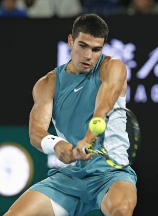 Tennis: Australian Open Carlos Alcaraz of Spain plays against Novak Djokovic of Serbia in the men s singles quarterfinals at the Australian Open tennis tournament in Melbourne on Jan. 21, 2025. A14AA0004021039P