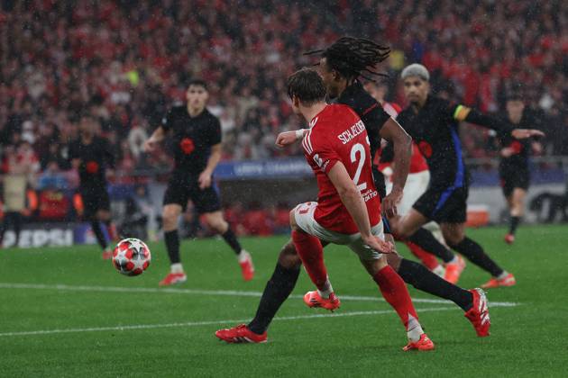 Portugal, Estadio do SL Benfica Lisbon 21. January 2025 Uefa Champions League phase 2024 25 Matchday 7, S.L.Benfica - FC Barcelona, Barca v.l., Andreas Schjelderup (S.L.Benfica) schiesst das Tor zum 4:2 Copyright: JoaquimxFerreira