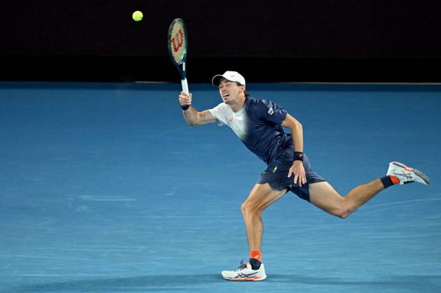 TENNIS AUSTRALIAN OPEN, Alex de Minaur of Australia returns during his quarterfinal match against Jannik Sinner of Italy during the 2025 Australian Open at Melbourne Park in Melbourne, Wednesday, January 22, 2025. ( NO ARCHIVING, EDITORIAL USE ONLY, NO USE IN BOOKS WITHOUT CONSENT MELBOURNE VICTORIA AUSTRALIA Copyright: xJAMESxROSSx 20250122122538199454