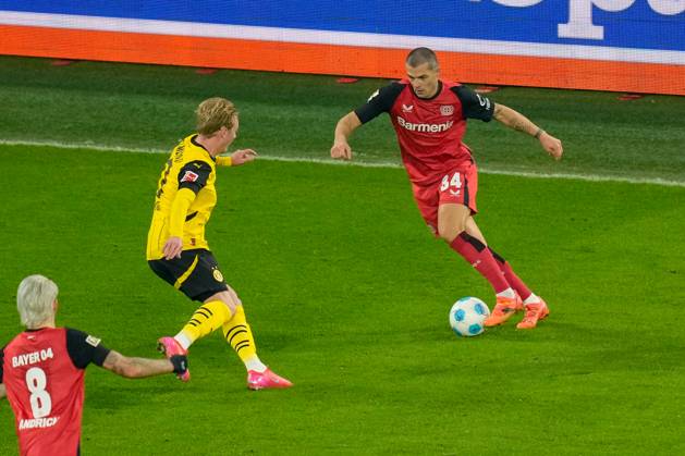 Julian Brandt Borussia Dortmund and Granit Xhaka Bayer 04 Leverkusen battle for the ball during the Bundesliga match between Borussia Dortmund and Bayer 04 Leverkusen, SIGNAL IDUNA PARK on January 10, 2025 in Dortmund, Germany, Germany Photo by Alex Gottschalk DeFodi Images Julian Brandt Borussia Dortmund and Granit Xhaka Bayer 04 Leverkusen battle for the ball during the Bundesliga match between Borussia Dortmund and Bayer 04 Leverkusen at Signal Iduna Park on January 10, 2025 in Dortmund, Germany Photo by Alex Gottschalk DeFodi Images DFL regulations prohibit any use of photographs as image sequences and or quasi video Defodi 001 ar20250110 1329625 Defodi-001 DFL regulations prohibit any use of photographs as image sequences and or quasi-video.