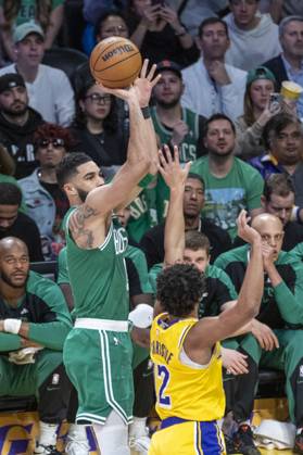 January 23, 2025, Los Angeles, California, United States: Boston Celtics Jayson Tatum (L) shoots against Los Angeles Lakers Max Christie 12 during an NBA, Basketball Herren, USA basketball game at Crypto.com Arena. Final score; Lakers 117:96 Celtics Los Angeles United States - ZUMAs197 20250123_aaa_s197_377 Copyright: xRingoxChiux