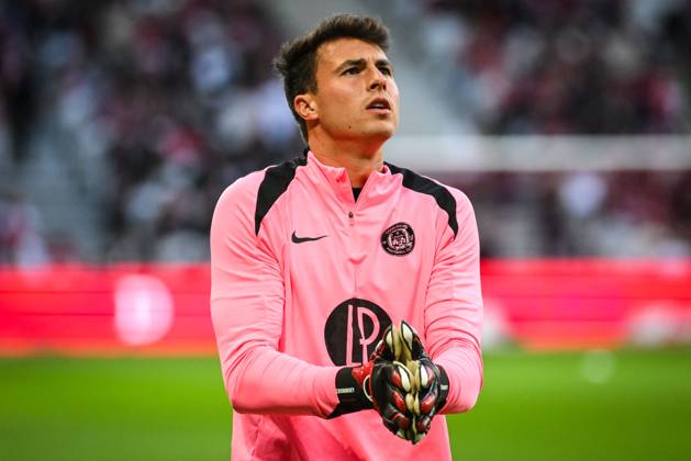 October 5, 2024, Villeneuve-D ascq, France, France: Alex DOMINGUEZ of Toulouse during the Ligue 1 match between Lille OSC (LOSC) and Toulouse FC at Pierre Mauroy Stadium on October 05, 2024 in Villeneuve-d Ascq near Lille, France. Villeneuve-D ascq France - ZUMAm308 20241005_zsp_m308_015 Copyright: xMatthieuxMirvillex