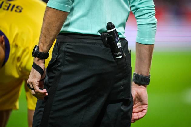 October 5, 2024, Villeneuve-D ascq, France, France: Illustration of a spray for referees during the Ligue 1 match between Lille OSC (LOSC) and Toulouse FC at Pierre Mauroy Stadium on October 05, 2024 in Villeneuve-d Ascq near Lille, France. Villeneuve-D ascq France - ZUMAm308 20241005_zsp_m308_045 Copyright: xMatthieuxMirvillex