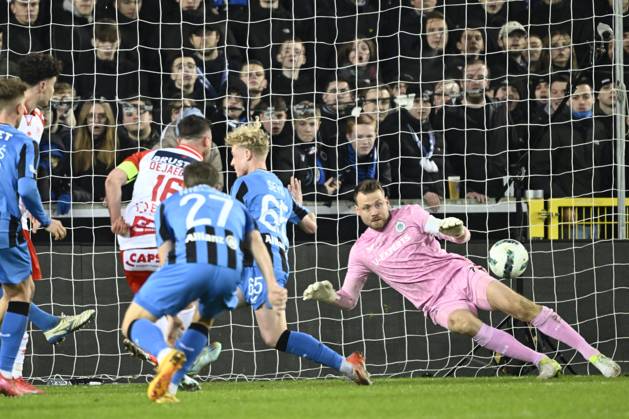 Club Brugge v KV Kortrijk - Jupiler Pro League BRUGGE, BELGIUM - JANUARY 25 : Dejaegere Brecht midfielder of KV Kortrijk scoring the opening goal during the Jupiler Pro League match between Club Brugge and KV Kortrijk on January 25, 2025 in Brugge, Belgium, 25 01 2025 Brugge Belgium Copyright: xNicoxVereeckenx