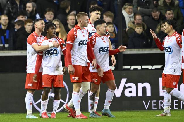 Club Brugge v KV Kortrijk - Jupiler Pro League BRUGGE, BELGIUM - JANUARY 25 : Team captain Dejaegere Brecht midfielder of KV Kortrijk celebrates scoring the opening goal with teammates during the Jupiler Pro League match between Club Brugge and KV Kortrijk on January 25, 2025 in Brugge, Belgium, 25 01 2025 Brugge Belgium Copyright: xNicoxVereeckenx