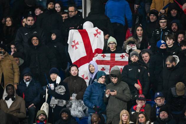 Ligue 1 PSG vs Stade de Reims - FA Paris Saint-Germain’s forward Khvicha Kvaratskhelia’s supporters hold the Georgian flag during the French L1 football match between Paris Saint-Germain and Stade de Reims at the Parc des Princes stadium in Paris on January 25, 2025. Photo by Firas Abdullah ABACAPRESS.COM Paris Île-de-France France  Copyright: xAbdullahxFiras ABACAx