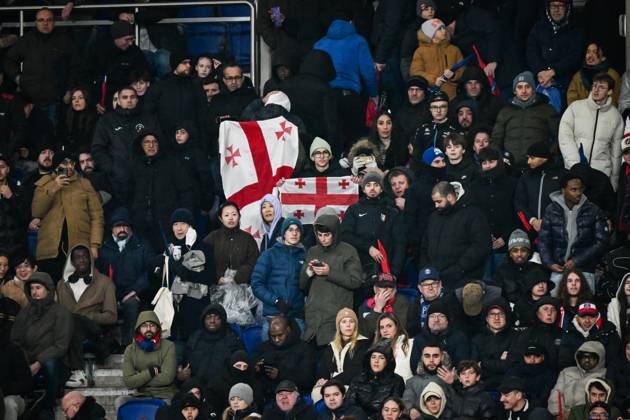 Ligue 1 PSG vs Stade de Reims - FA Paris Saint-Germain’s forward Khvicha Kvaratskhelia’s supporters hold the Georgian flag during the French L1 football match between Paris Saint-Germain and Stade de Reims at the Parc des Princes stadium in Paris on January 25, 2025. Photo by Firas Abdullah ABACAPRESS.COM Paris Île-de-France France  Copyright: xAbdullahxFiras ABACAx