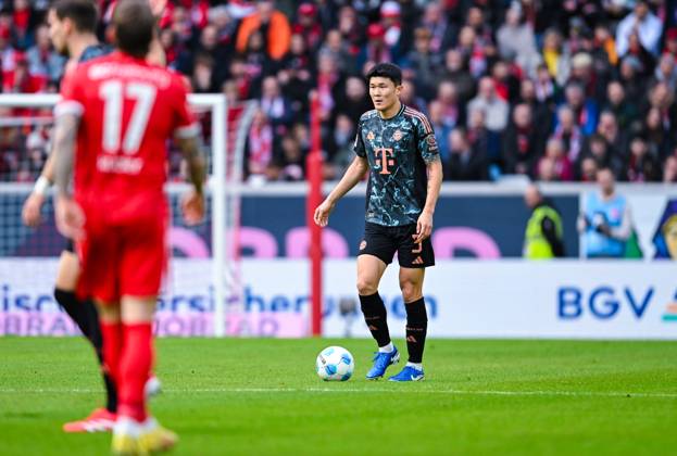 Min Jae Kim FC Bayern Muenchen in action during the Bundesliga 1 match between SC Freiburg and FC Bayern München, Europa Park Stadium on January 25, 2025 in Freiburg, Germany Photo by Silas Schueller DeFodi Images Min Jae Kim FC Bayern Muenchen controls the ball during the Bundesliga match between SC Freiburg and FC Bayern München at Europa Park Stadium on January 25, 2025 in Freiburg, Germany Photo by Silas Schueller DeFodi Images DFL regulations prohibit any use of photographs as image sequences and or quasi video Photo by Silas Schueller DeFodi Images Defodi 738 738 SCFBAY 20250125 331 Defodi-738 DFL regulations prohibit any use of photographs as image sequences and or quasi-video.