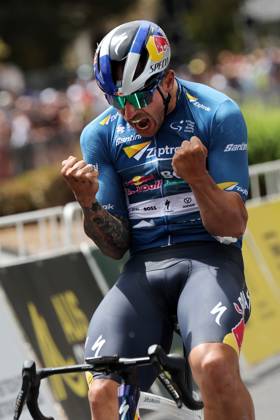 CYCLING TOUR DOWN UNDER, Sam Welsford (AUS) from team Red Bull-Bora-Hansgrohe celebrates winning the Santos Tour Down Under stage six in Adelaide, Sunday, January 26, 2025. ( NO ARCHIVING, EDITORIAL USE ONLY, NO USE IN BOOKS WITHOUT CONSENT ADELAIDE SOUTH AUSTRALIA AUSTRALIA  Copyright: xCONxCHRONISx 20250126131275807577