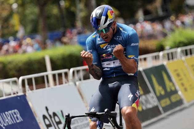 Sport Bilder des Tages CYCLING TOUR DOWN UNDER, Sam Welsford (AUS) from team Red Bull-Bora-Hansgrohe celebrates winning the Santos Tour Down Under stage six in Adelaide, Sunday, January 26, 2025. ( NO ARCHIVING, EDITORIAL USE ONLY, NO USE IN BOOKS WITHOUT CONSENT ADELAIDE SOUTH AUSTRALIA AUSTRALIA  Copyright: xCONxCHRONISx 20250126169228971425