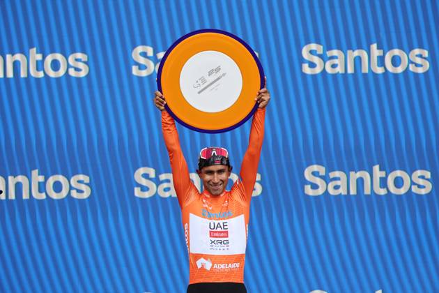 Sport Bilder des Tages CYCLING TOUR DOWN UNDER, Overall winner and the Ochre jersey Jhonatan Narvaez Prado from Ecuador and UAE Team Emirates on the podium at the Santos Tour Down Under stage six in Adelaide, Sunday, January 26, 2025. ( NO ARCHIVING, EDITORIAL USE ONLY, NO USE IN BOOKS WITHOUT CONSENT ADELAIDE SOUTH AUSTRALIA AUSTRALIA  Copyright: xCONxCHRONISx 20250126165647277821