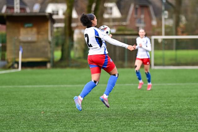 Soccer I Women I 2024 2025 season I Test match I Hamburger SV Kolding IF I 25 01 2025 Sibel Agirman 2, Hamburger SV receiving the ball Copyright: xLobeca WolfxGebhardtx