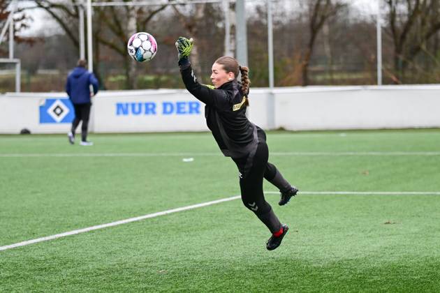 Soccer I Women I 2024 2025 season I Test match I Hamburger SV Kolding IF I 25 01 2025 Sofie Gron 1, Kolding IF warming up before the match against HSV Copyright: xLobeca WolfxGebhardtx