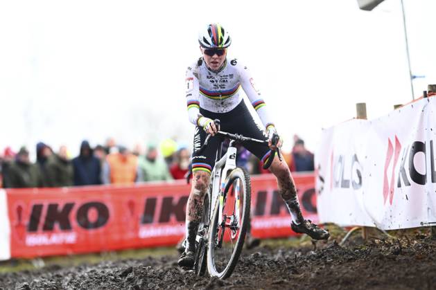 UCI Cyclocross World Cup Hoogerheide 2025 HOOGERHEIDE, THE NETHERLANDS - JANUARY 26 : Van Empel Fem (NED) of Visma Lease A Bike during the 12th and final leg of the UCI Cyclocross World Cup series 2024-2025 in Hoogerheide, The Netherlands, 26 01 2025 Hoogerheide The Netherlands  Copyright: xGvgx