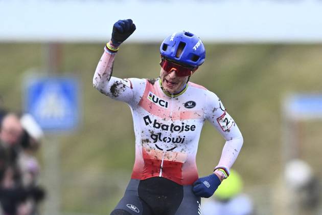 UCI Cyclocross World Cup Hoogerheide 2025 HOOGERHEIDE, THE NETHERLANDS - JANUARY 26 : Brand Lucinda (NED) of Baloise Glowi Lions wins during the 12th and final leg of the UCI Cyclocross World Cup series 2024-2025 in Hoogerheide, The Netherlands, 26 01 2025 Hoogerheide The Netherlands  Copyright: xGvgx