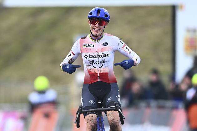 UCI Cyclocross World Cup Hoogerheide 2025 HOOGERHEIDE, THE NETHERLANDS - JANUARY 26 : Brand Lucinda (NED) of Baloise Glowi Lions wins during the 12th and final leg of the UCI Cyclocross World Cup series 2024-2025 in Hoogerheide, The Netherlands, 26 01 2025 Hoogerheide The Netherlands  Copyright: xGvgx