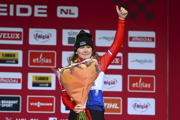 UCI Cyclocross World Cup Hoogerheide 2025 HOOGERHEIDE, THE NETHERLANDS - JANUARY 26 : Pieterse Puck (NED) of Fenix - Deceuninck pictured during the podium ceremony of the 12th and final leg of the UCI Cyclocross World Cup series 2024-2025 in Hoogerheide, The Netherlands, 26 01 2025 Hoogerheide The Netherlands  Copyright: xGvgx