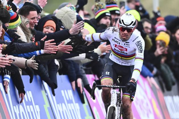 UCI Cyclocross World Cup Hoogerheide 2025 HOOGERHEIDE, THE NETHERLANDS - JANUARY 26 : Van Der Poel Mathieu (NED) of Alpecin-Deceuninck wins during the 12th and final leg of the UCI Cyclocross World Cup series 2024-2025 in Hoogerheide, The Netherlands, 26 01 2025 Hoogerheide The Netherlands  Copyright: xGvgx