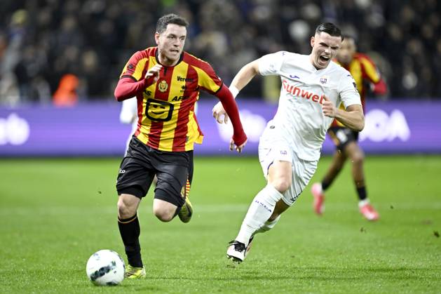 RSC Anderlecht v KV Mechelen - Jupiler Pro League ANDERLECHT, BELGIUM - JANUARY 26 : Mrabti Kerim forward of KV Mechelen is been chased by Simic Jan-Carlo defender of RSC Anderlecht during the Jupiler Pro League match between RSC Anderlecht and KV Mechelen on January 26, 2025 in Anderlecht, Belgium, 26 01 2025 Anderlecht Belgium  Copyright: xNicoxVereeckenx