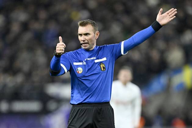 RSC Anderlecht v KV Mechelen - Jupiler Pro League ANDERLECHT, BELGIUM - JANUARY 26 : Referee Laforge Nicolas issues instructions during the Jupiler Pro League match between RSC Anderlecht and KV Mechelen on January 26, 2025 in Anderlecht, Belgium, 26 01 2025 Anderlecht Belgium Copyright: xNicoxVereeckenx