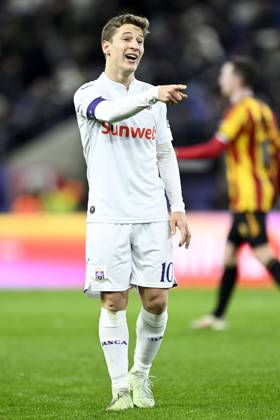 RSC Anderlecht v KV Mechelen - Jupiler Pro League ANDERLECHT, BELGIUM - JANUARY 26 : Verschaeren Yari midfielder of RSC Anderlecht issues instructions during the Jupiler Pro League match between RSC Anderlecht and KV Mechelen on January 26, 2025 in Anderlecht, Belgium, 26 01 2025 Anderlecht Belgium Copyright: xNicoxVereeckenx