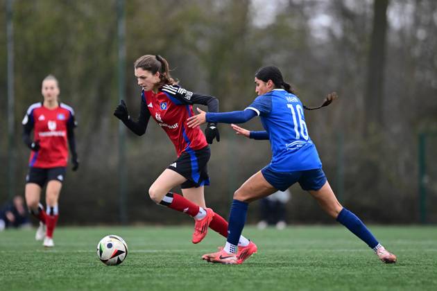 Fußball I Frauen I Saison 2024-2025 I Testspiel I Hamburger SV - 1. FFC Turbine Potsdam I 26.01.2025 Lotta Wrede (32, Hamburger SV) Maya Ruby Hahn (16, 1. FFC Turbine Potsdam) Norderstedt Paul-Hauenschild-Sportanlage Schleswig-Holstein Deutschland Copyright: xLobeca FelixxSchlikisx