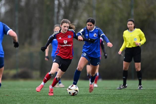 Fußball I Frauen I Saison 2024-2025 I Testspiel I Hamburger SV - 1. FFC Turbine Potsdam I 26.01.2025 Lotta Wrede (32, Hamburger SV) Maya Ruby Hahn (16, 1. FFC Turbine Potsdam) Norderstedt Paul-Hauenschild-Sportanlage Schleswig-Holstein Deutschland Copyright: xLobeca FelixxSchlikisx