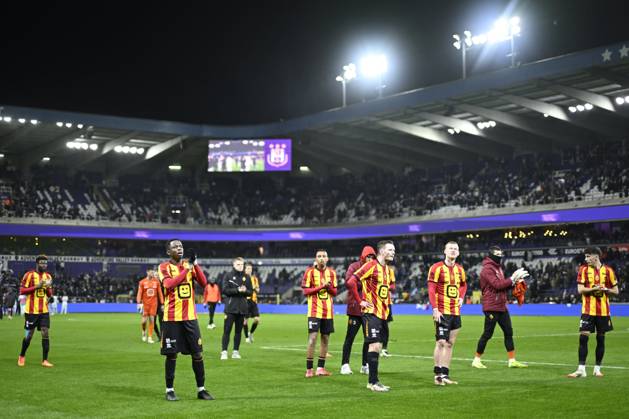 RSC Anderlecht v KV Mechelen - Jupiler Pro League ANDERLECHT, BELGIUM - JANUARY 26 : The players of KV Mechelen greeting the fans despite the defeat during the Jupiler Pro League match between RSC Anderlecht and KV Mechelen on January 26, 2025 in Anderlecht, Belgium, 26 01 2025 Anderlecht Belgium Copyright: xNicoxVereeckenx