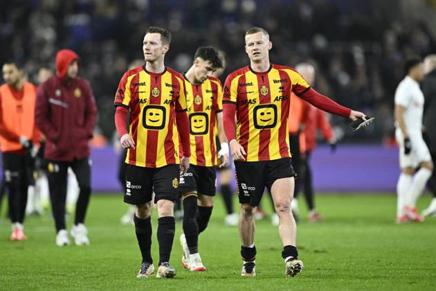 RSC Anderlecht v KV Mechelen - Jupiler Pro League ANDERLECHT, BELGIUM - JANUARY 26 : Schoofs Rob midfielder of KV Mechelen and Storm Nikola forward of KV Mechelen leaving the pitch disappointed after the defeat during the Jupiler Pro League match between RSC Anderlecht and KV Mechelen on January 26, 2025 in Anderlecht, Belgium, 26 01 2025 Anderlecht Belgium Copyright: xNicoxVereeckenx