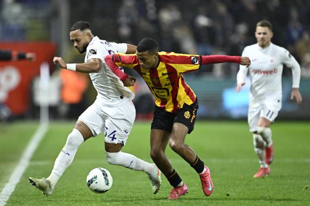 RSC Anderlecht v KV Mechelen - Jupiler Pro League ANDERLECHT, BELGIUM - JANUARY 26 : Sardella Killian defender of RSC Anderlecht is fighting for the ball with Belghali Rafik defender of KV Mechelen during the Jupiler Pro League match between RSC Anderlecht and KV Mechelen on January 26, 2025 in Anderlecht, Belgium, 26 01 2025 Anderlecht Belgium Copyright: xNicoxVereeckenx