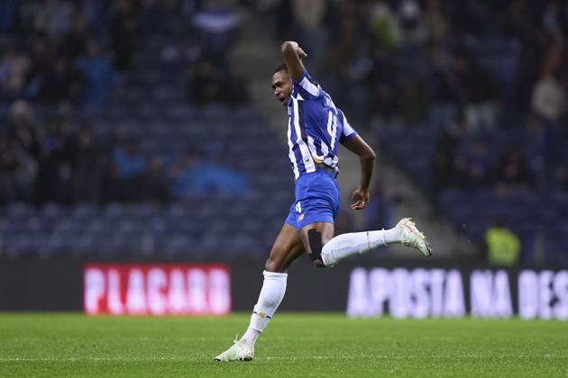 FC Porto v CD Santa Clara - Liga Portugal Betclic Otavio Ataide da Silva of FC Porto celebrates after scoring his team s first goal during the Liga Portugal Betclic match between FC Porto and CD Santa Clara at Estadio Do Dragao in Porto, Portugal, on January 26, 2025. Porto, Portugal Porto Portugal  Copyright: xJosexManuelxAlvarezxReyx originalFilename:alvarezrey-notitle250126_npscN