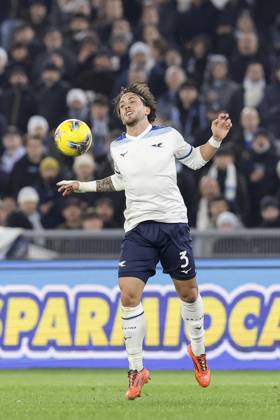 CALCIO - Serie A - SS Lazio vs ACF Fiorentina Lazio s Italian defender Luca Pellegrini controls the ball during the Serie A football match SS Lazio vs Fiorentina at Olimpico Stadium on January 26, 2025, in Rome. Rome Italy Copyright: xIPAxSport ABACAx