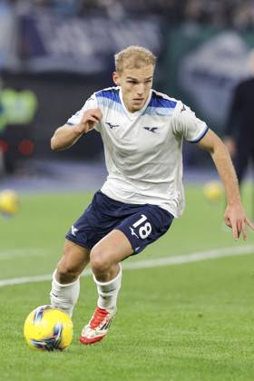 CALCIO - Serie A - SS Lazio vs ACF Fiorentina Lazioâ??s Danish midfielder Gustav Isaksen controls the ball during the Serie A football match SS Lazio vs Fiorentina at Olimpico Stadium on January 26, 2025, in Rome. Rome Italy  Copyright: xIPAxSport ABACAx