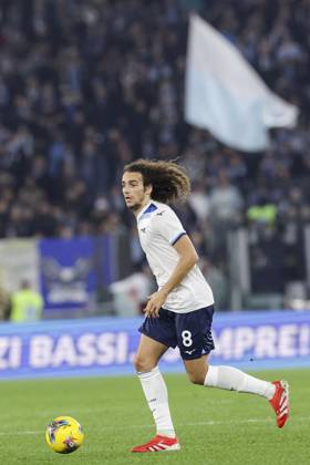 CALCIO - Serie A - SS Lazio vs ACF Fiorentina Lazio s French midfielder Matteo Guendouzi controls the ball during the Serie A football match SS Lazio vs Fiorentina at Olimpico Stadium on January 26, 2025, in Rome. Rome Italy  Copyright: xIPAxSport ABACAx