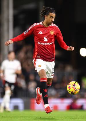 Fulham gegen Manchester United 26. Januar 2025, London Premier League Fußball Fulham gegen Manchester United Leny Yoro von Manchester United Foto Jacques Feeney Abseits London UK Copyright: xJacquesxFeeneyx xOffsidexOffside