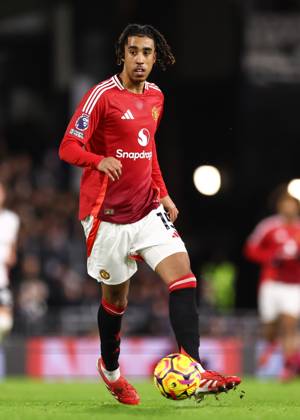 Fulham gegen Manchester United 26. Januar 2025, London Premier League Fußball Fulham gegen Manchester United Leny Yoro von Manchester United Foto Jacques Feeney Abseits London UK Copyright: xJacquesxFeeneyx xOffsidexOffside