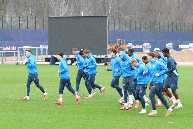 RB Leipzig Training Champions League Leipzig, 28 01 2025, RBL Training Center, UEFA Champions League, RB LEIPZIG Final training before tomorrows match at Sturm Graz , In the picture RB Leipzig players warm up , For editorial use only Editorial use only ,