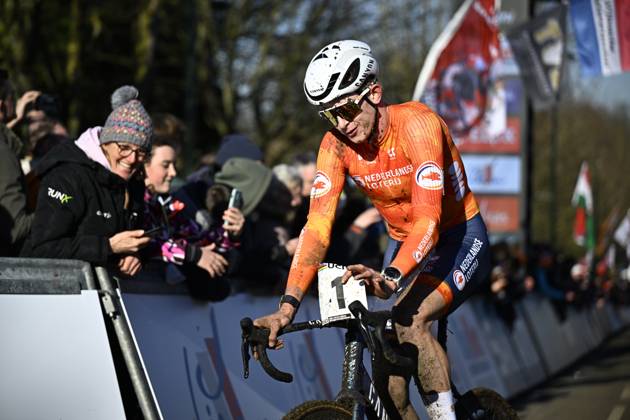 Dutch Tibor Del Grosso celebrates as he crosses the finish line to win the men U23 race, at the UCI Cyclocross World Championships, in Lievin, France, Saturday 01 February 2025. The world championships are taking place from 31 January until 02 February. JASPERxJACOBS  x111572045x