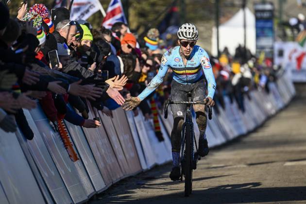 2025 UCI Cyclo-Cross WC - Men Under 23 LIEVIN, FRANCE - FEBRUARY 01 : Michels Jente (BEL) at the finish line during the 2025 UCI Cyclo-Cross World Championships for Men Under 23 on February 01, 2025 in Lievin, France, 01 02 2025 Lievin France  Copyright: xNicoxVereeckenx