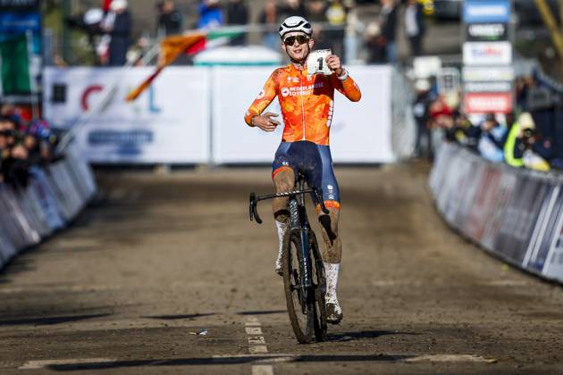 LIEVIN, FRANCE - Tibor Del Grosso (Netherlands) crosses the finish line first during the cyclocross World Cup in Lievin, France. ANP BAS CZERWINSKI xVIxANPxSportx xxANPxIVx 518847948 originalFilename: 518847948.jpg