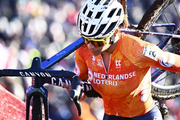 Dutch Ceylin Del Carmen Alvarado pictured in action during the women elite race, at the UCI Cyclocross World Championships, in Lievin, France, Saturday 01 February 2025. The world championships are taking place from 31 January until 02 February. JASPERxJACOBS x111576831x