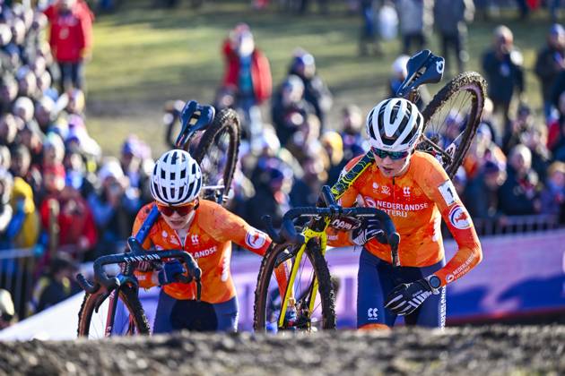 2025 UCI Cyclo-Cross WC - Women Elite LIEVIN, FRANCE - FEBRUARY 01 : Van Empel Fem (NED) and Pieterse Puck (NED) in action during the 2025 UCI Cyclo-Cross World Championships for Women Elite on February 01, 2025 in Lievin, France, 01 02 2025 Lievin France  Copyright: xNicoxVereeckenx