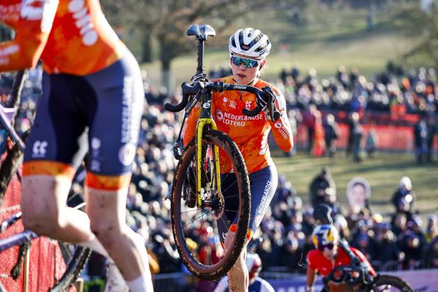 LIEVIN, FRANCE - Cyclist Fem van Empel (Netherlands) in action during the cyclocross World Cup in Lievin, France. ANP BAS CZERWINSKI xVIxANPxSportx xxANPxIVx 518854645 originalFilename: 518854645.jpg
