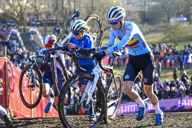 2025 UCI Cyclo-Cross WC - Women Elite LIEVIN, FRANCE - FEBRUARY 01 : Cant Sanne (BEL) in action during the 2025 UCI Cyclo-Cross World Championships for Women Elite on February 01, 2025 in Lievin, France, 01 02 2025 Lievin France  Copyright: xNicoxVereeckenx