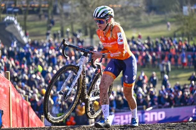 2025 UCI Cyclo-Cross WC - Women Elite LIEVIN, FRANCE - FEBRUARY 01 : Van Der Heijden Inge (NED) in action during the 2025 UCI Cyclo-Cross World Championships for Women Elite on February 01, 2025 in Lievin, France, 01 02 2025 Lievin France  Copyright: xNicoxVereeckenx